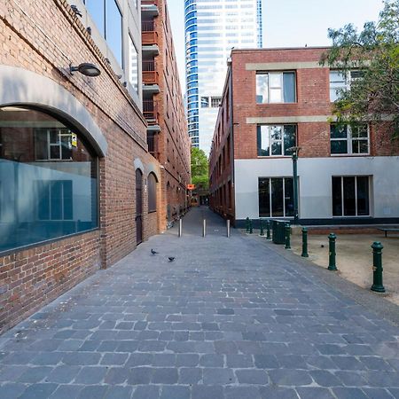 1-Bed Warehouse Conversion In Melbourne Cbd Lägenhet Exteriör bild