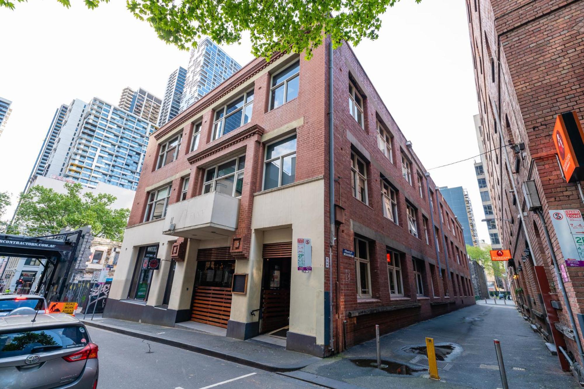 1-Bed Warehouse Conversion In Melbourne Cbd Lägenhet Exteriör bild